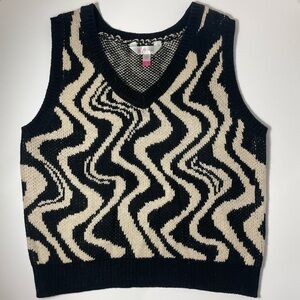 No Boundaries Women’s V-Neck Sweater Vest